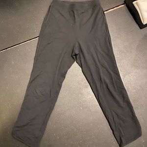 Lululemon crops size 4